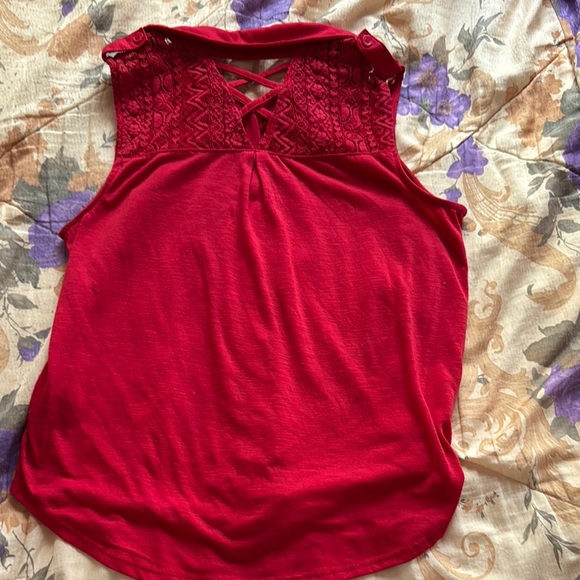 No Boundaries Red Sleeveless Button Down Blouse - Picture 6 of 7